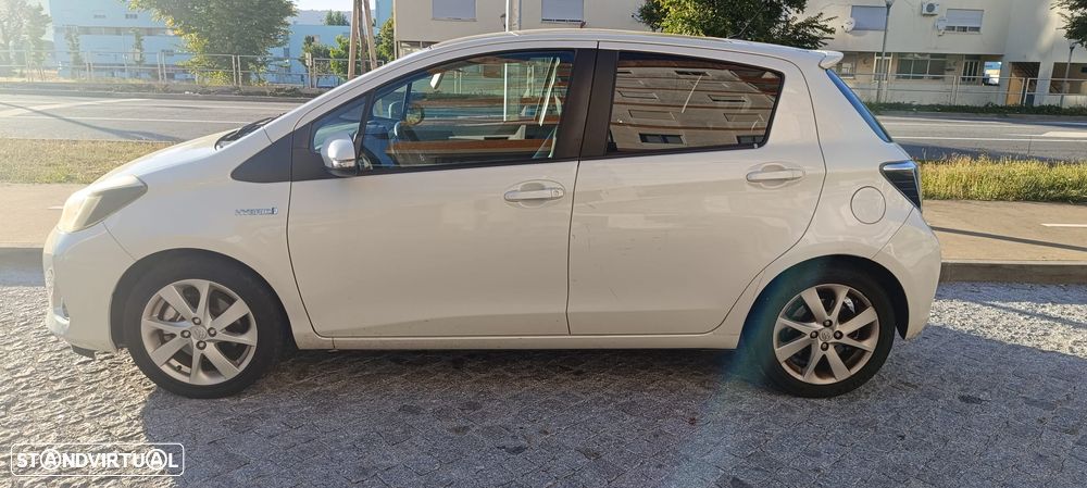 Toyota Yaris ver-1-5-hsd-comfort - 6