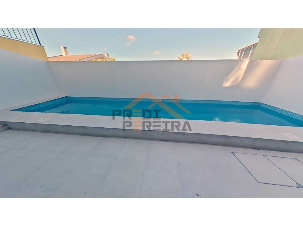 Moradia T5, com piscina, situada na Mealhada, Loures. - Grande imagem: 2/48