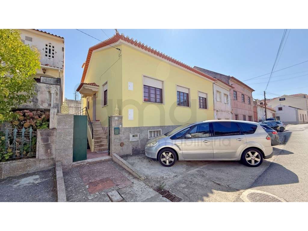 Moradia de 2 pisos na Labrugeira, Ventosa, situada no meio da povoa... - Grande imagem: 3/60