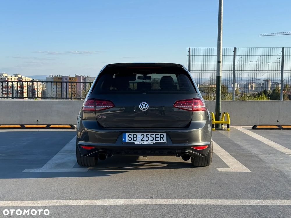 Volkswagen Golf - 5