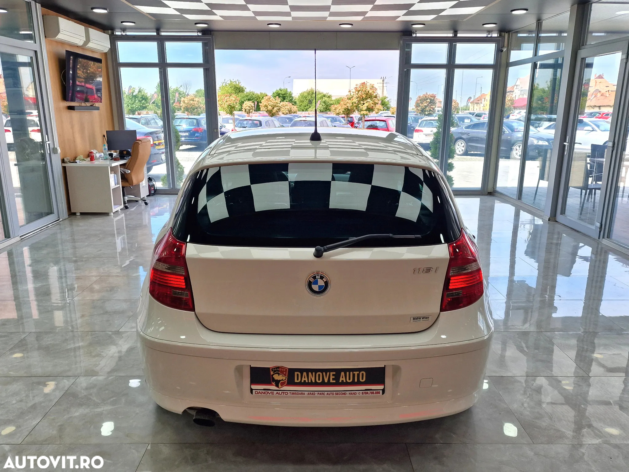 BMW Seria 1 118i - 11