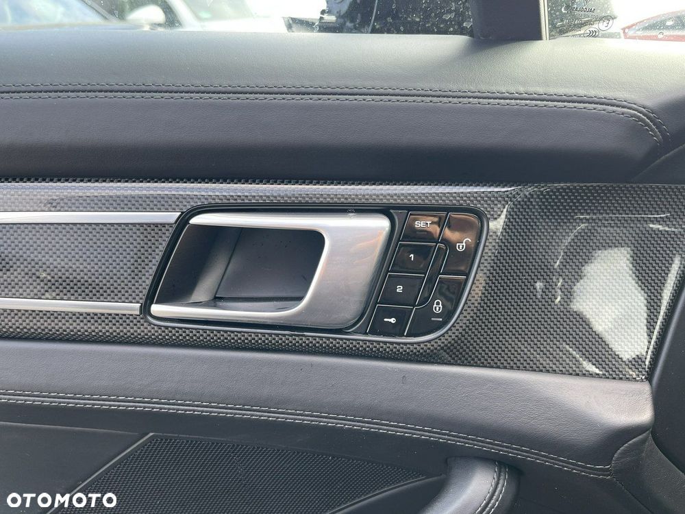 Porsche Panamera 4S Sport Turismo - 16