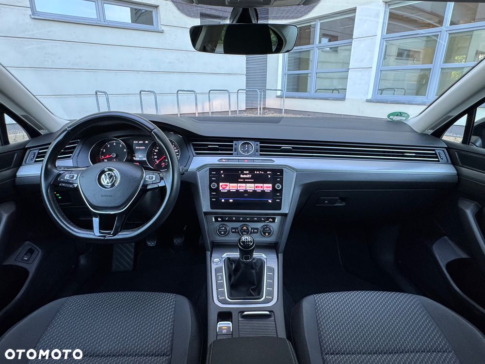 Volkswagen Passat - 24