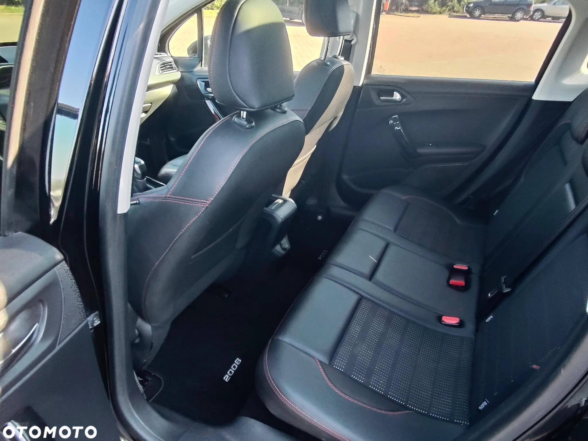 Peugeot 2008 - 12