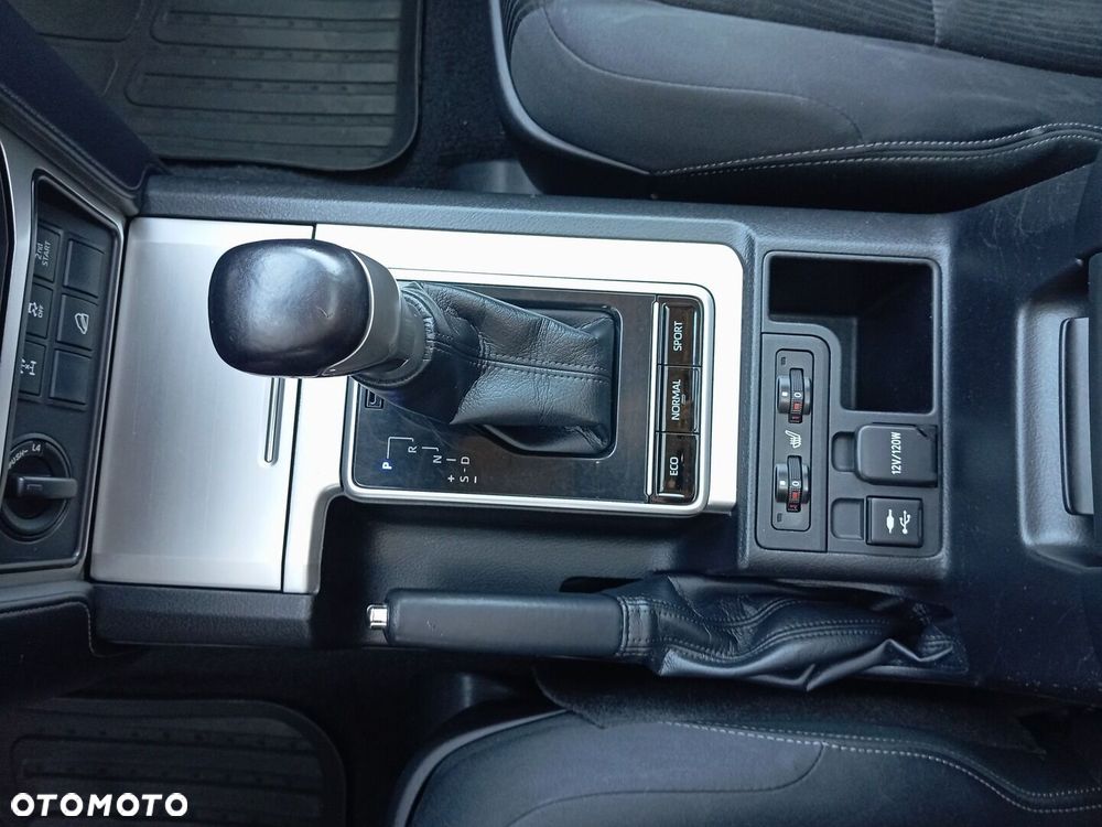 Toyota Land Cruiser - 20
