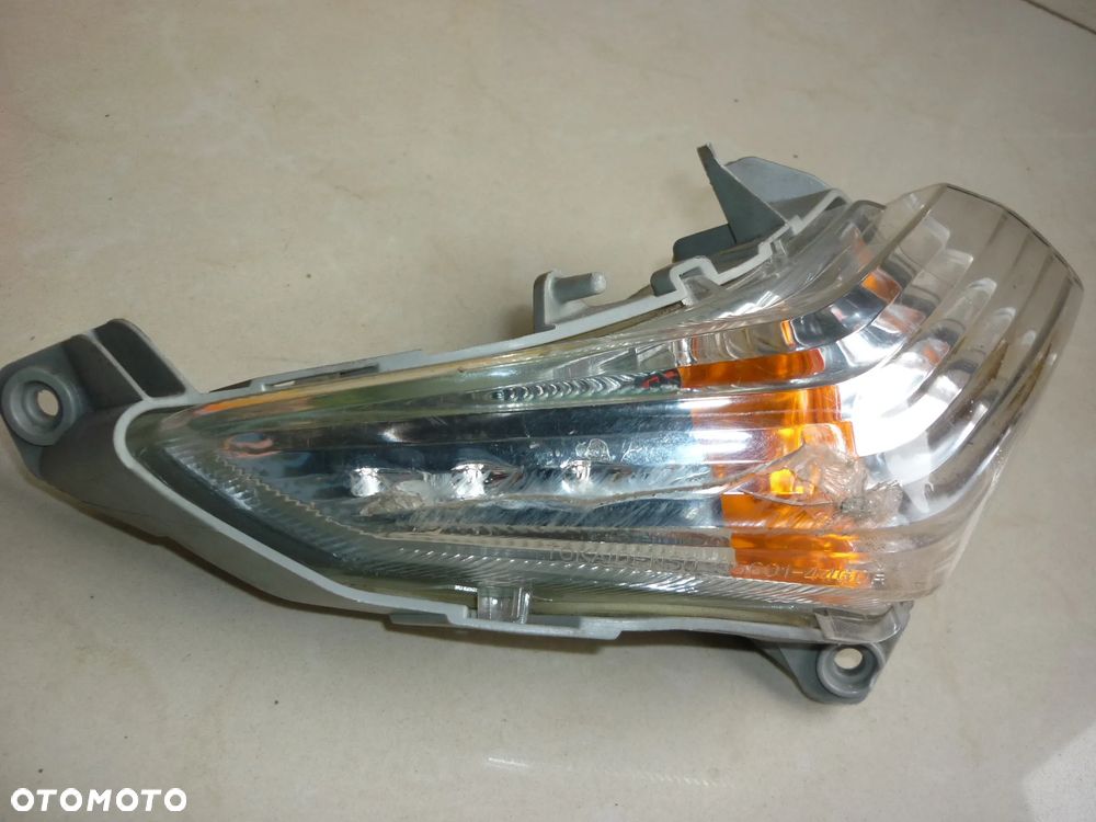 Osłona lampy prawa kierunkowskaz Suzuki GSR 600 - 7
