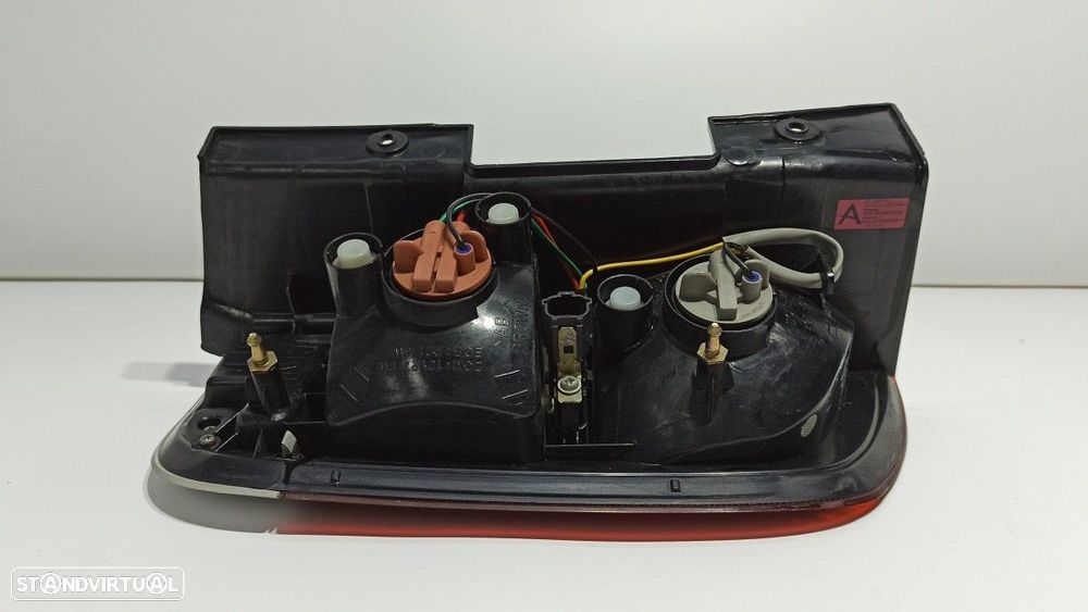 FAROLIM TRASEIRO DIREITO SSANGYONG KYRON 200 XDI LIMITED - 2