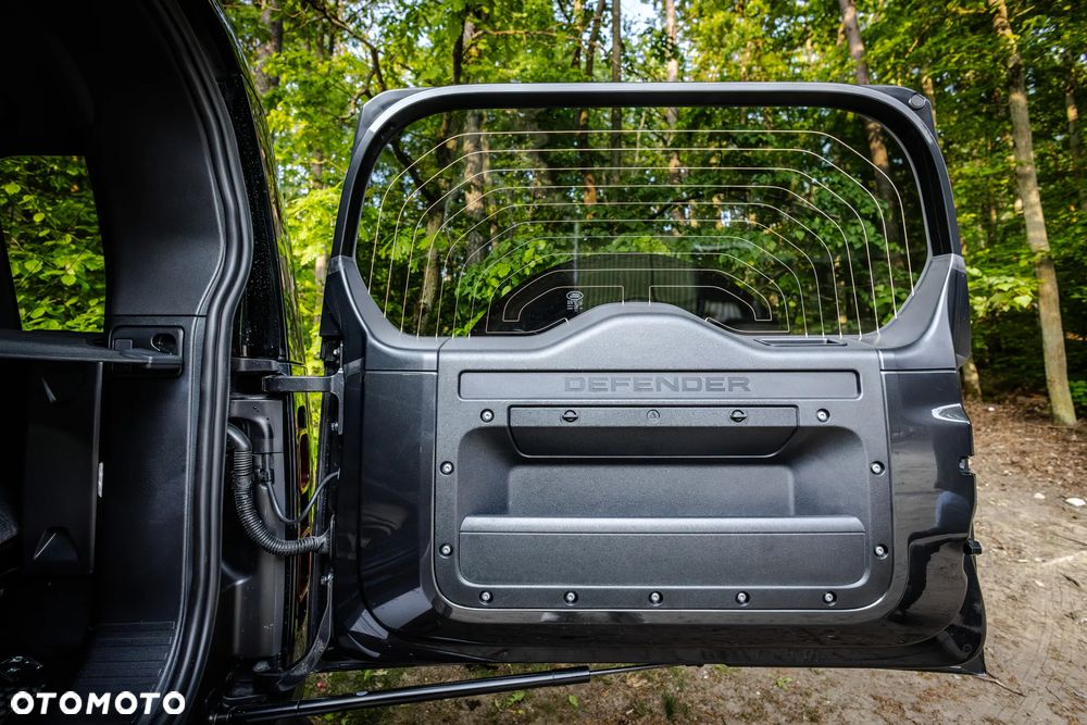 Land Rover Defender 3.0 D300 mHEV X-Dynamic HSE - 12