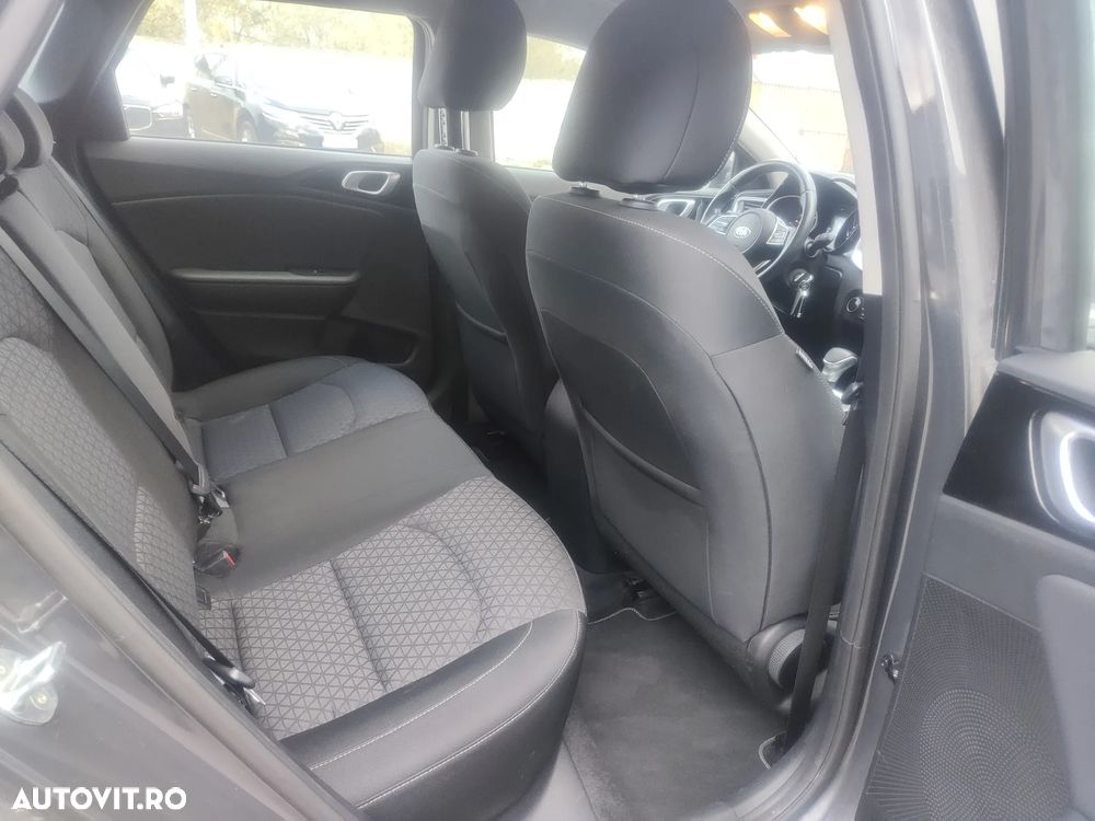 Kia Ceed - 8
