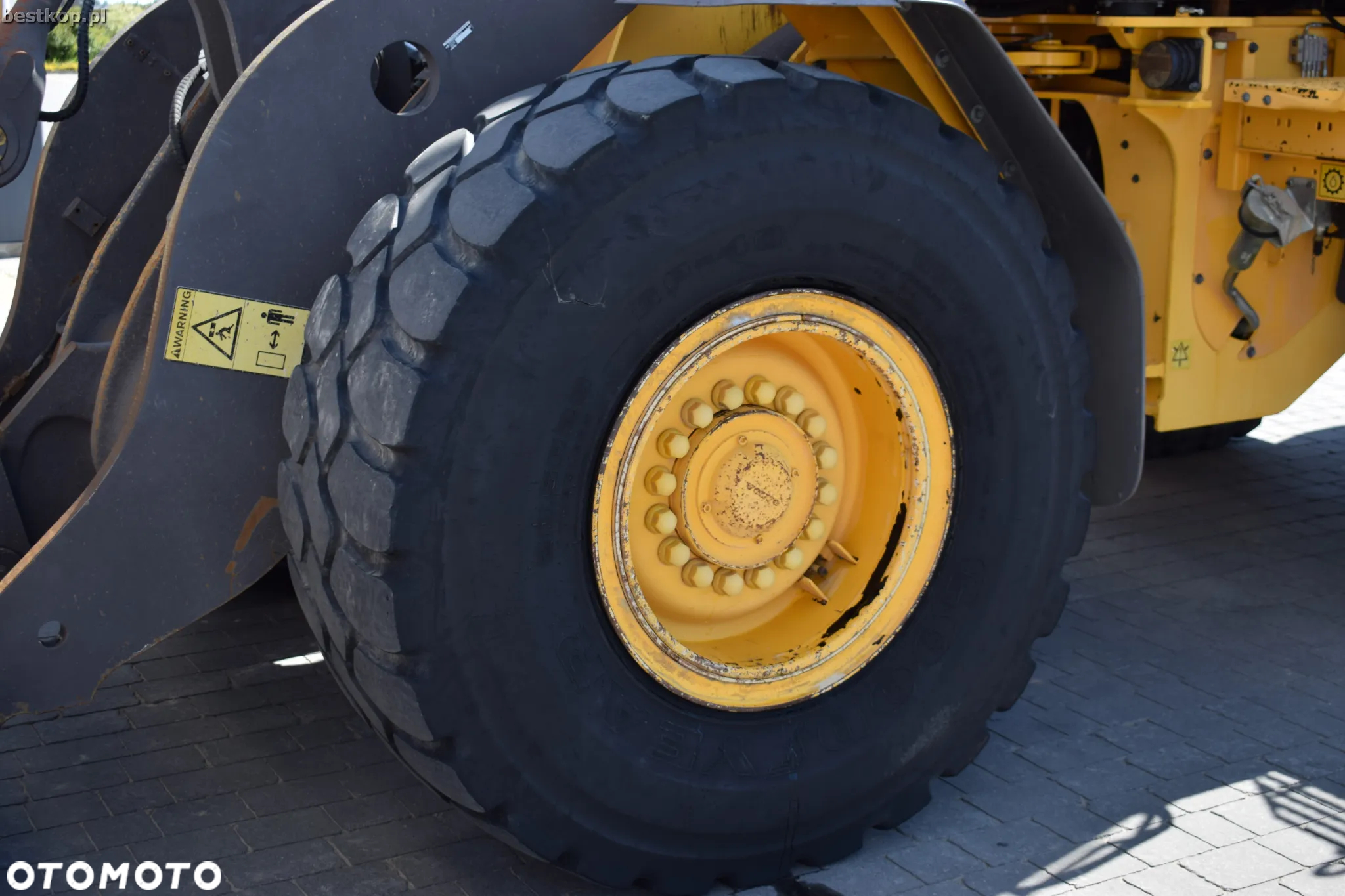 Volvo L90F - 25
