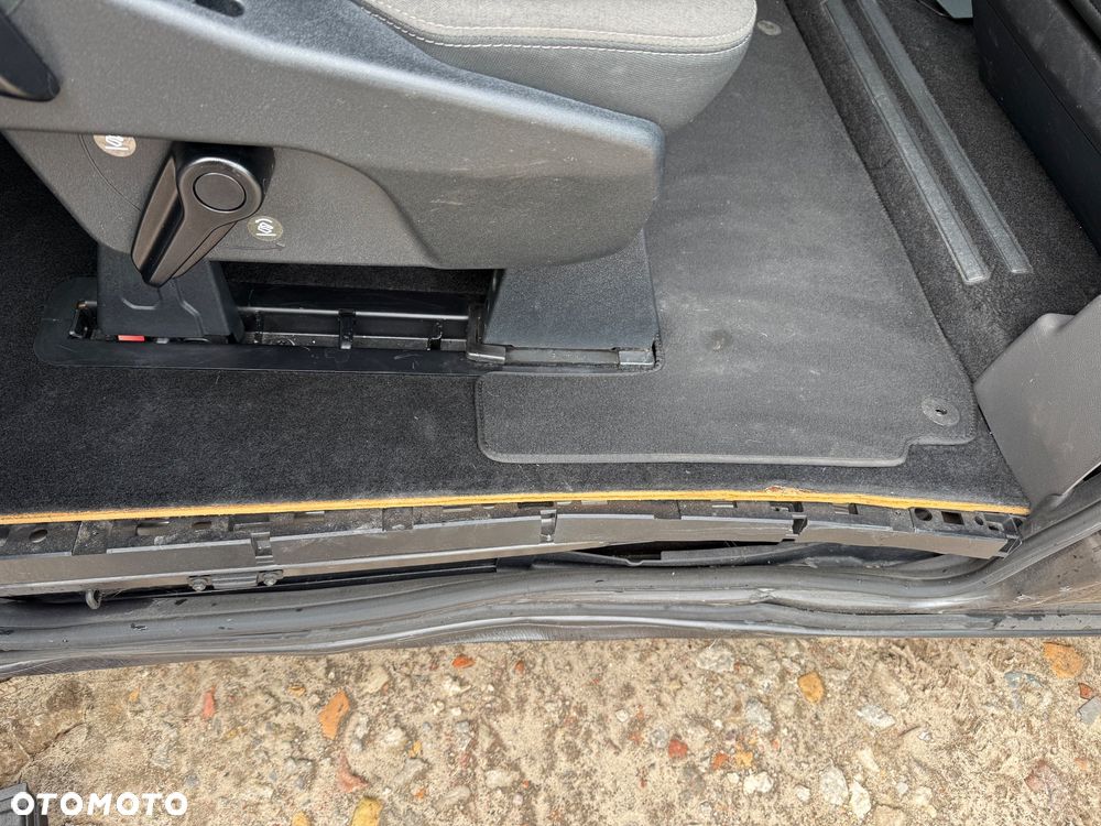 Ford Tourneo Custom 320 L1H1 VA Autm Titanium - 30