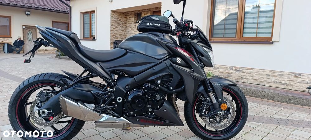 Suzuki GSX 1000 - 3