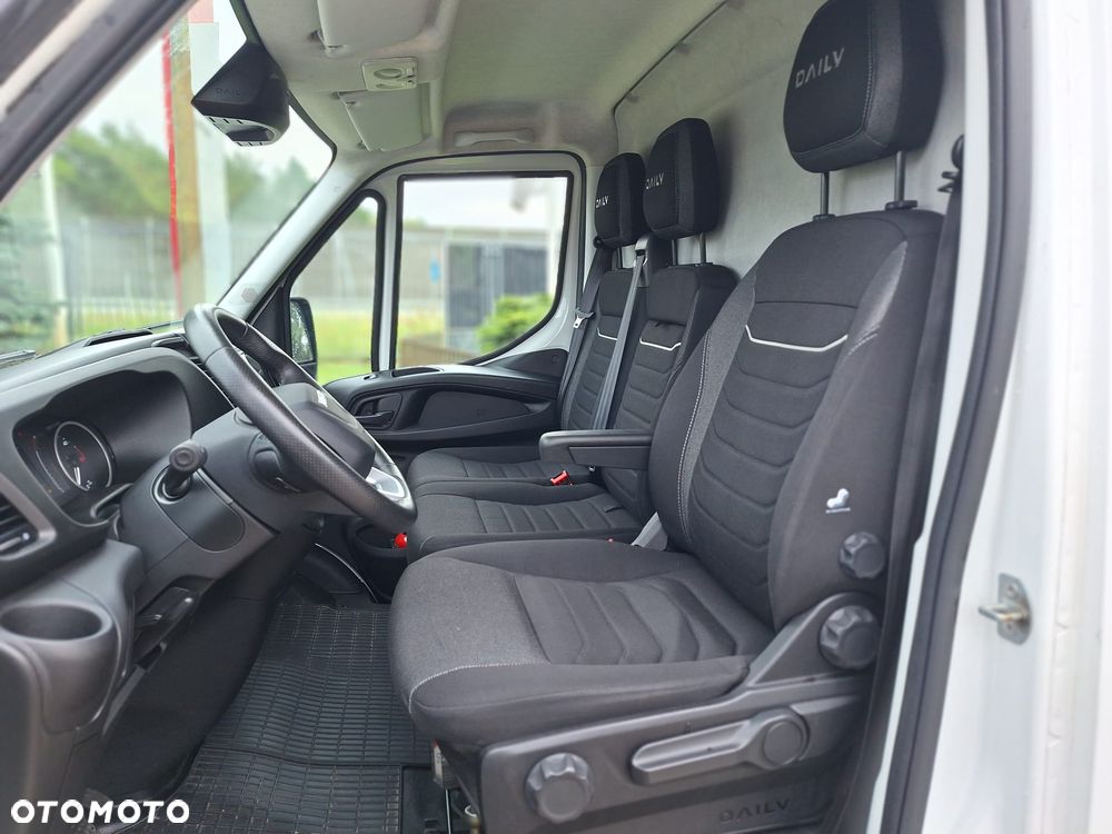 Iveco Daily 35S18 HiMatic furgon 16m blaszak automat FV23% MAXI 8HP - 11