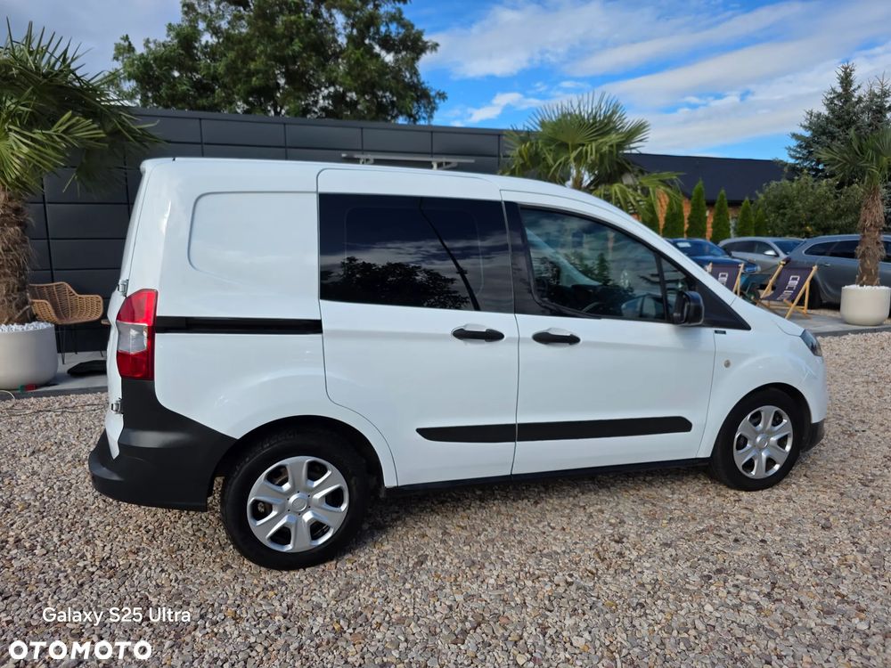 Ford Transit Courier - 14