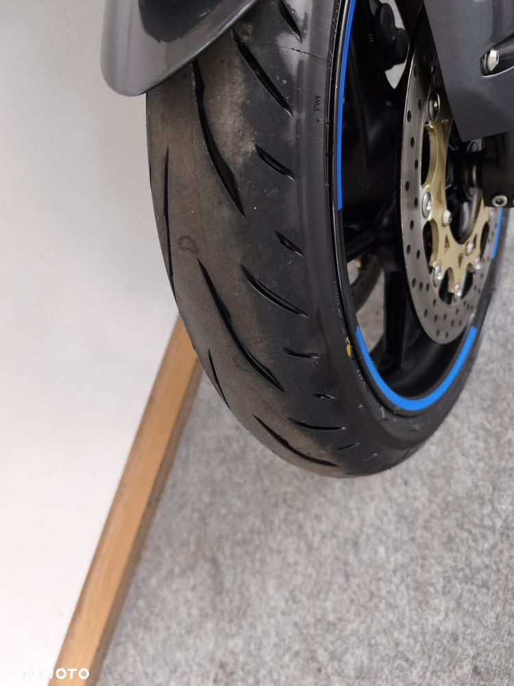Yamaha R1 - 17