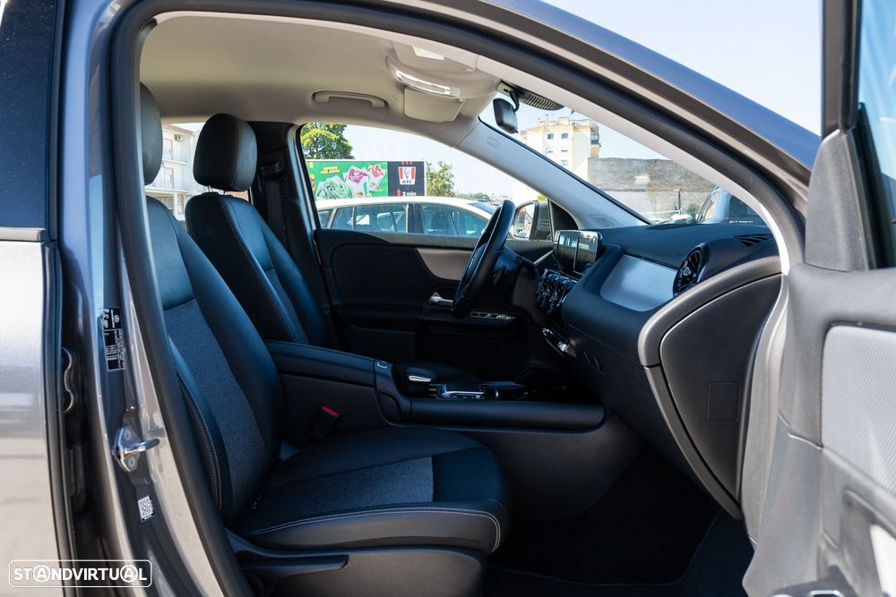 Mercedes-Benz GLA 180 d — fotografia 16