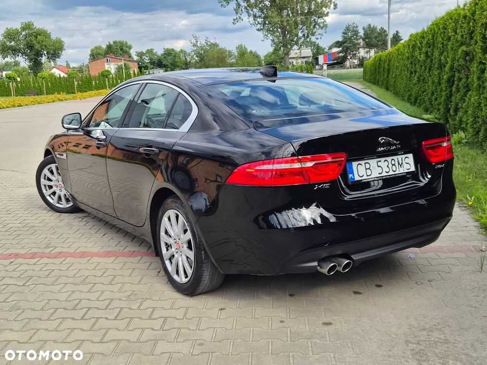 Jaguar XE 2.0 D180 SE - 32