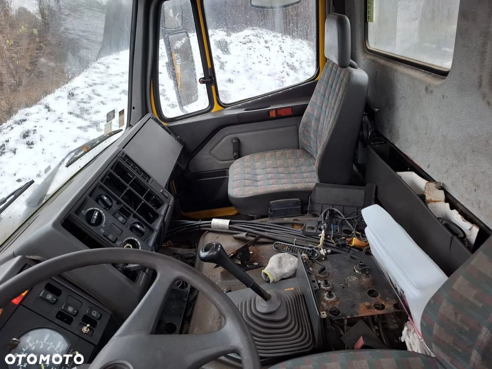 Mercedes-Benz SK 2527 - 20