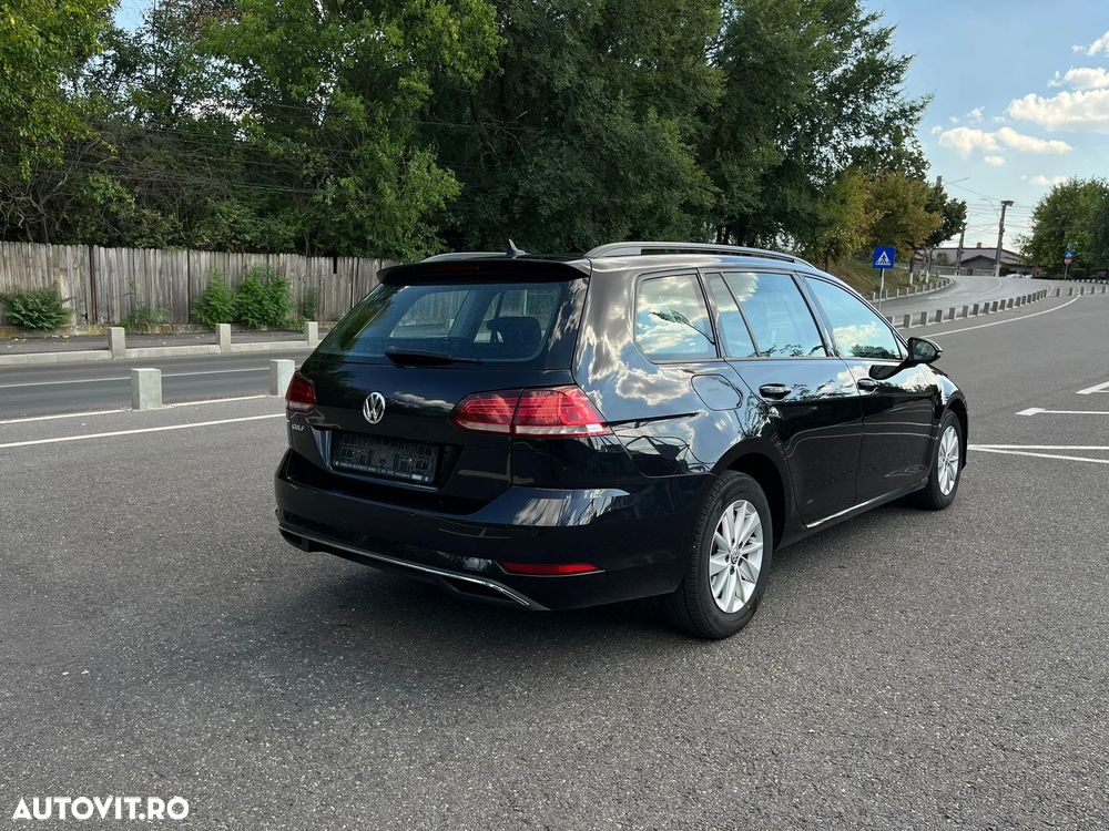 Volkswagen Golf - 6