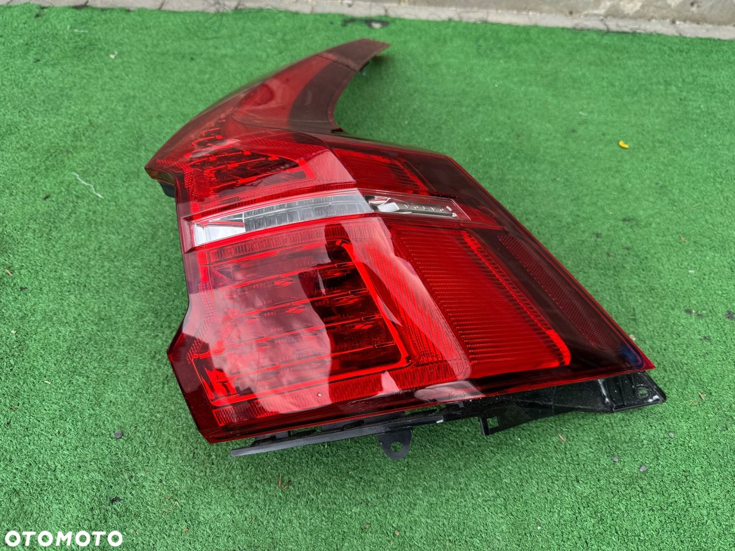 VOLVO XC69 II 217- USA LAMPA PRAWA TYLNA EU ORG 31655359 - 2