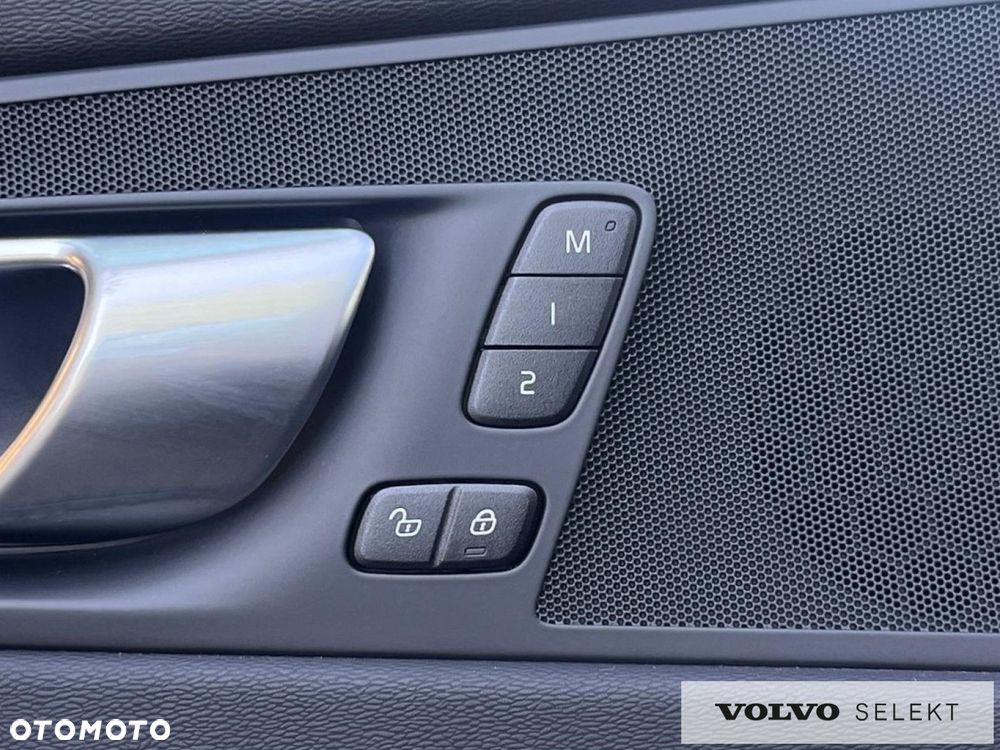 Volvo XC 60 - 30