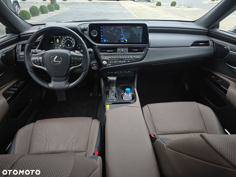 Lexus ES 2025