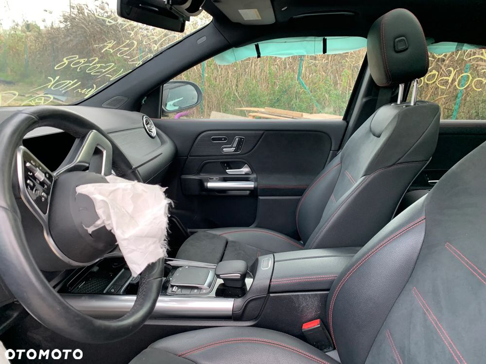 Mercedes-Benz GLA - 10
