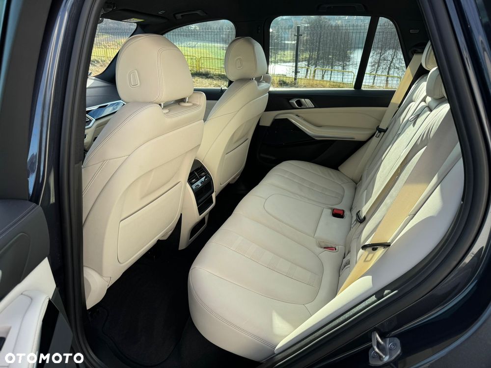 BMW X5 xDrive40i mHEV - 13