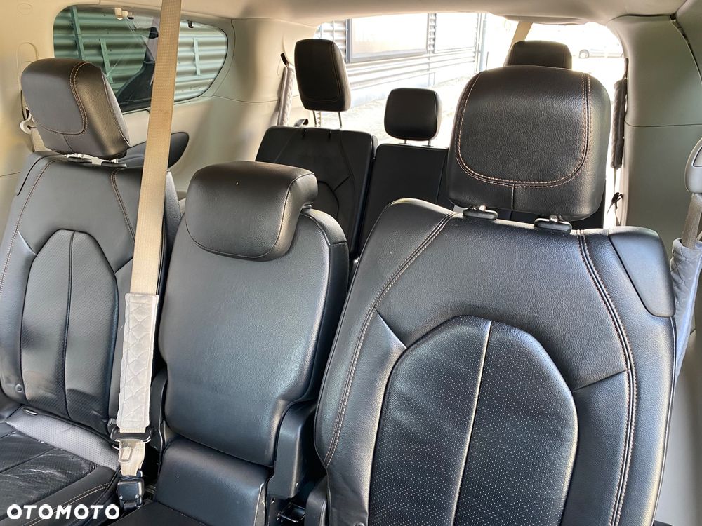 Chrysler Pacifica - 23