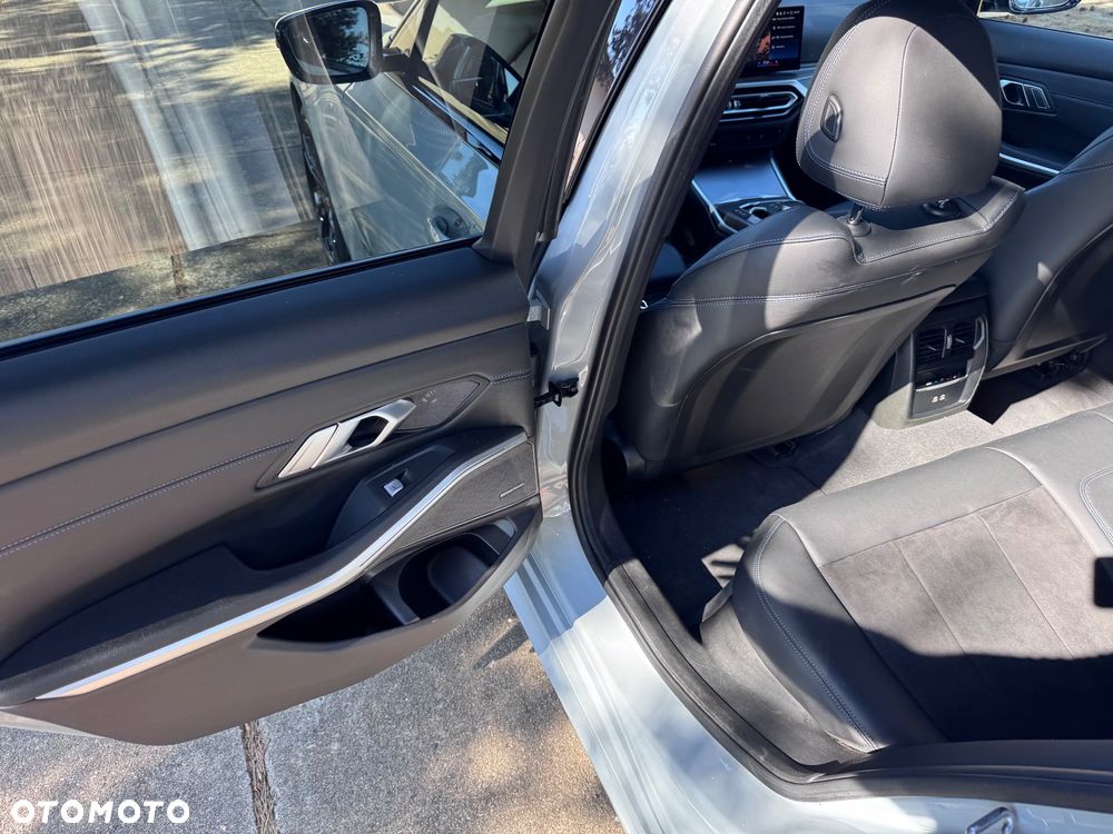 BMW Seria 3 320d xDrive mHEV M Sport - 17