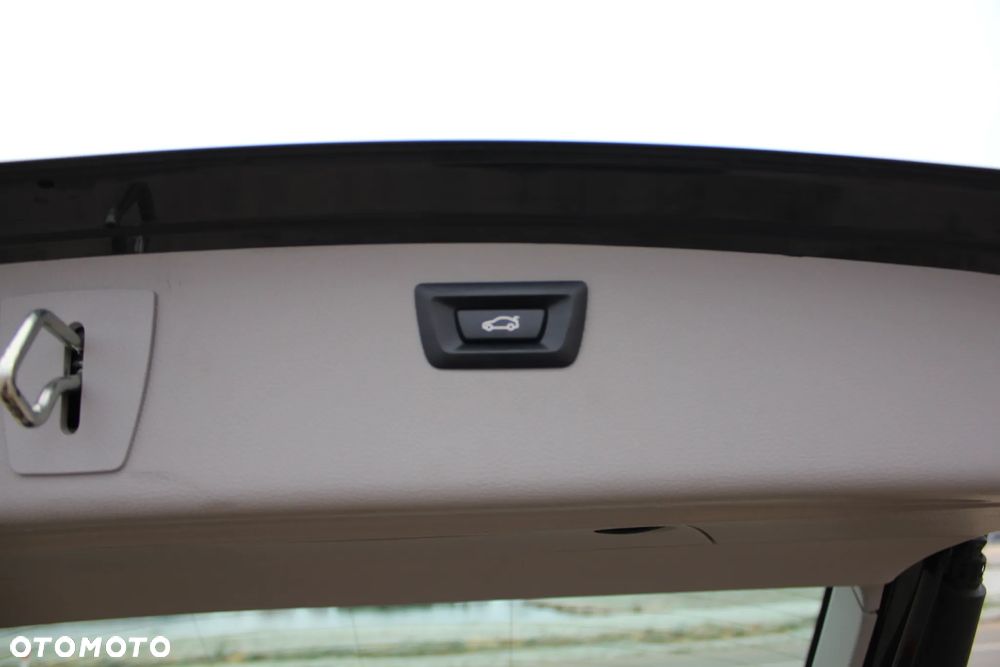 BMW Seria 3 320i - 10