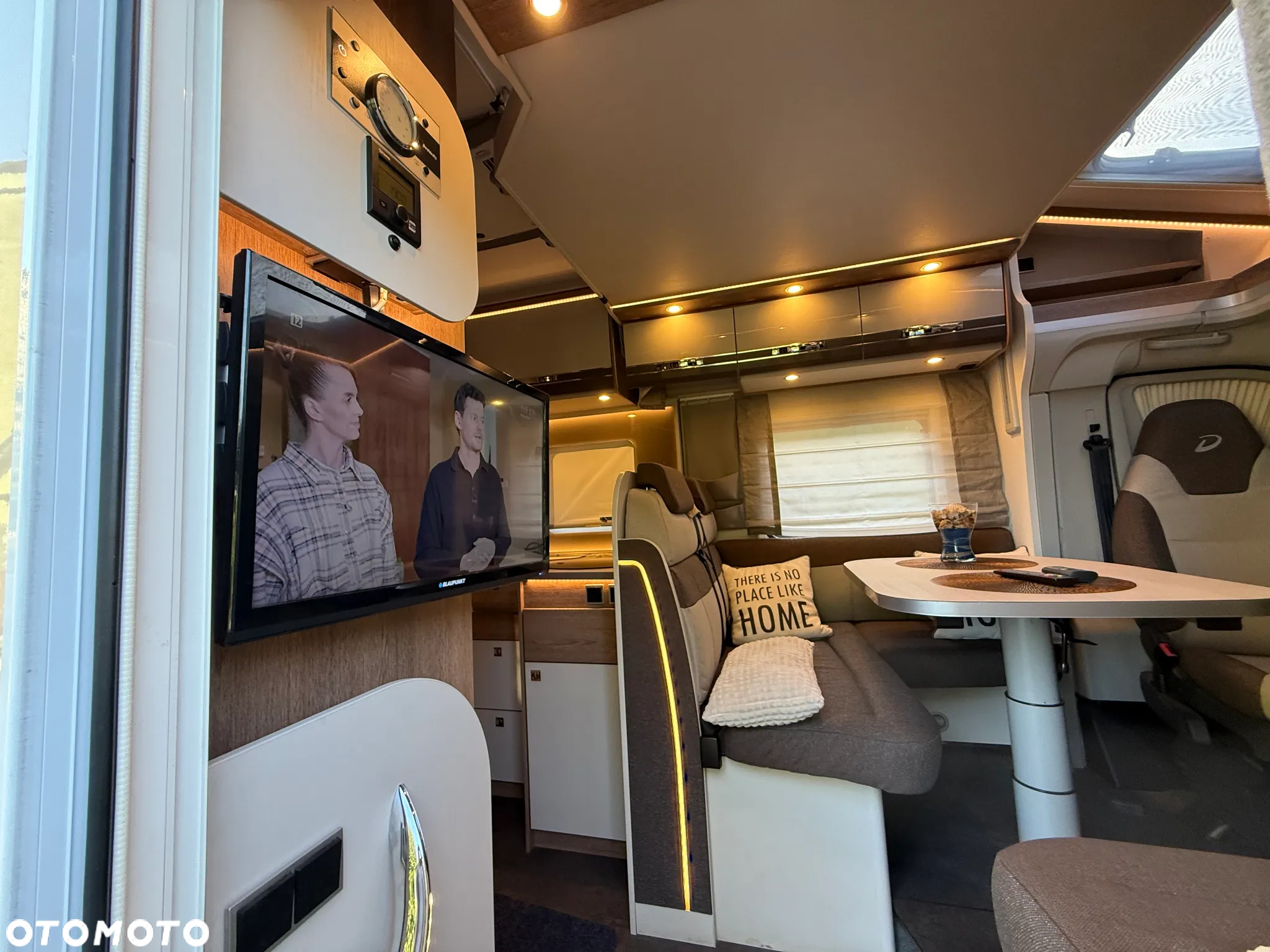 Dethleffs 7052  półintegra  camper kamper 5 osób - 10