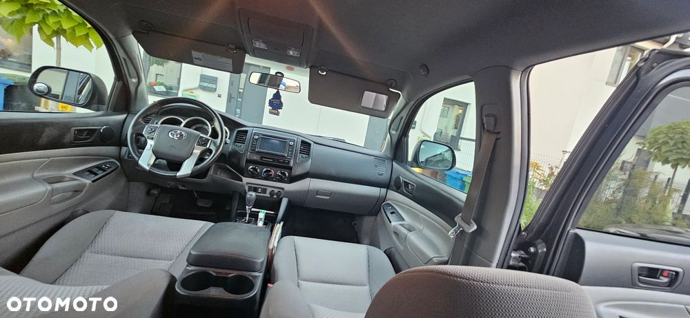 Toyota Tacoma - 13