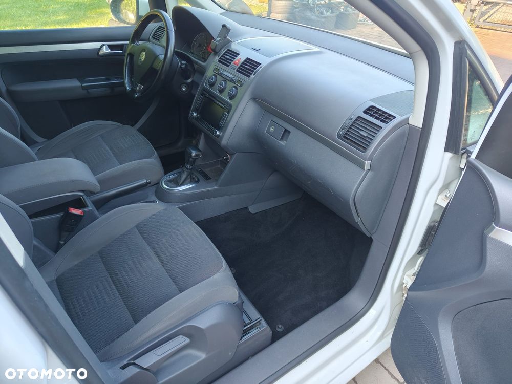 Volkswagen Touran 2.0 TDI DPF Highline DSG - 26