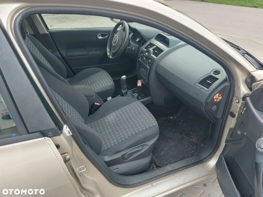 Renault Megane 1.6 16V Confort Privilege - 4