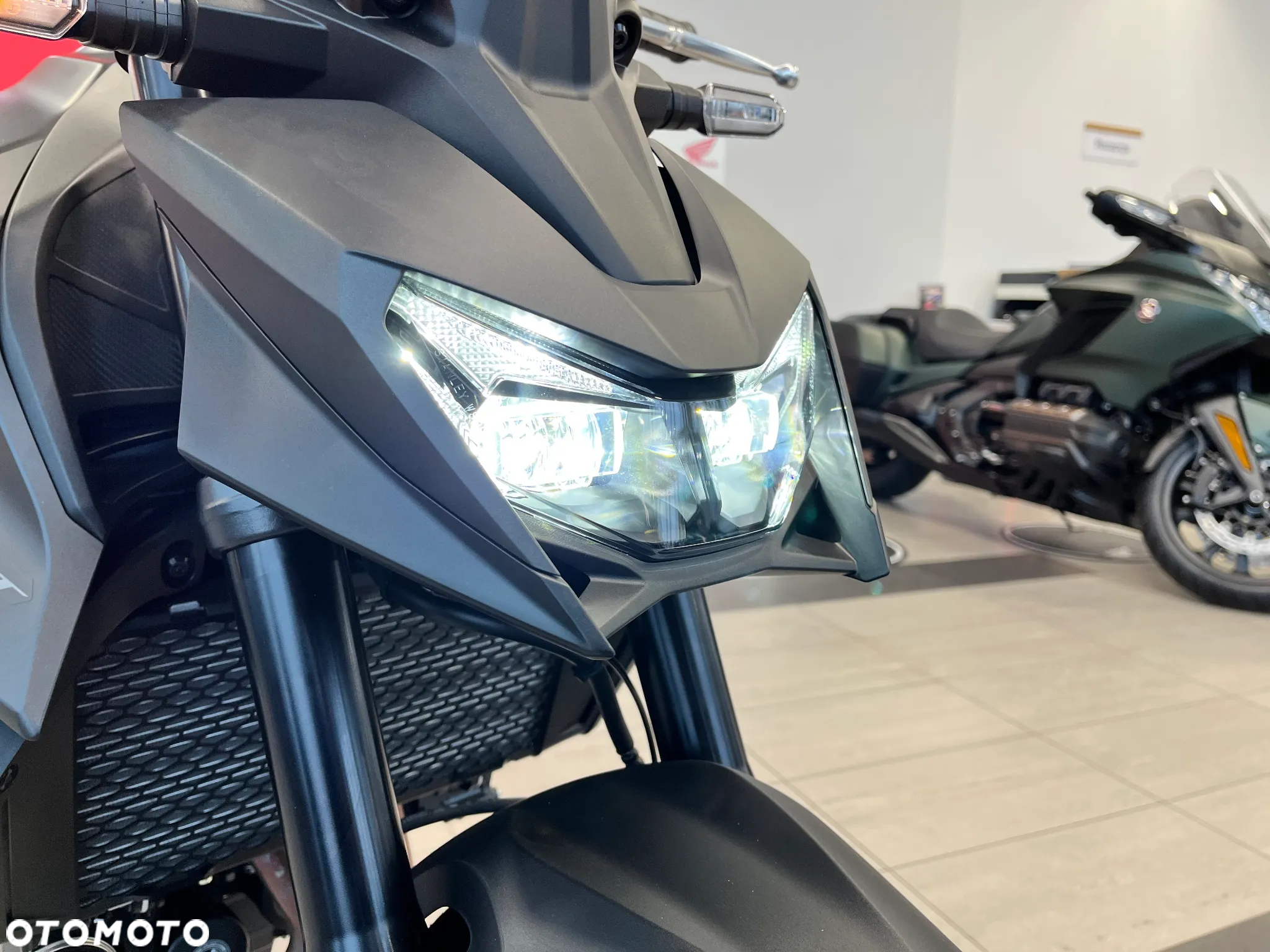 Honda CB - 12