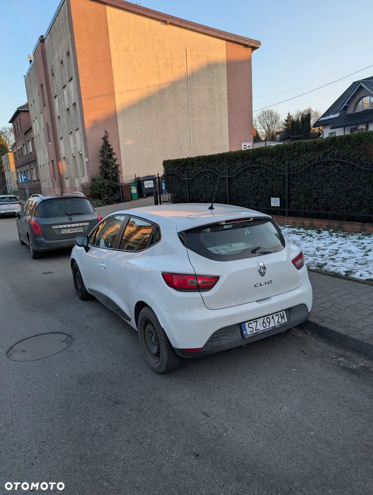 Renault Clio 1.2 16V 75 Life - 9