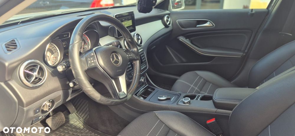 Mercedes-Benz GLA 200 7G-DCT - 10