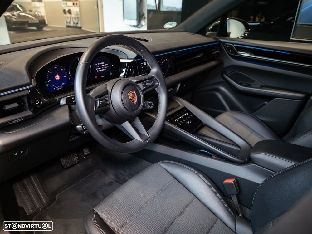 Porsche Macan Electric 4 - 21