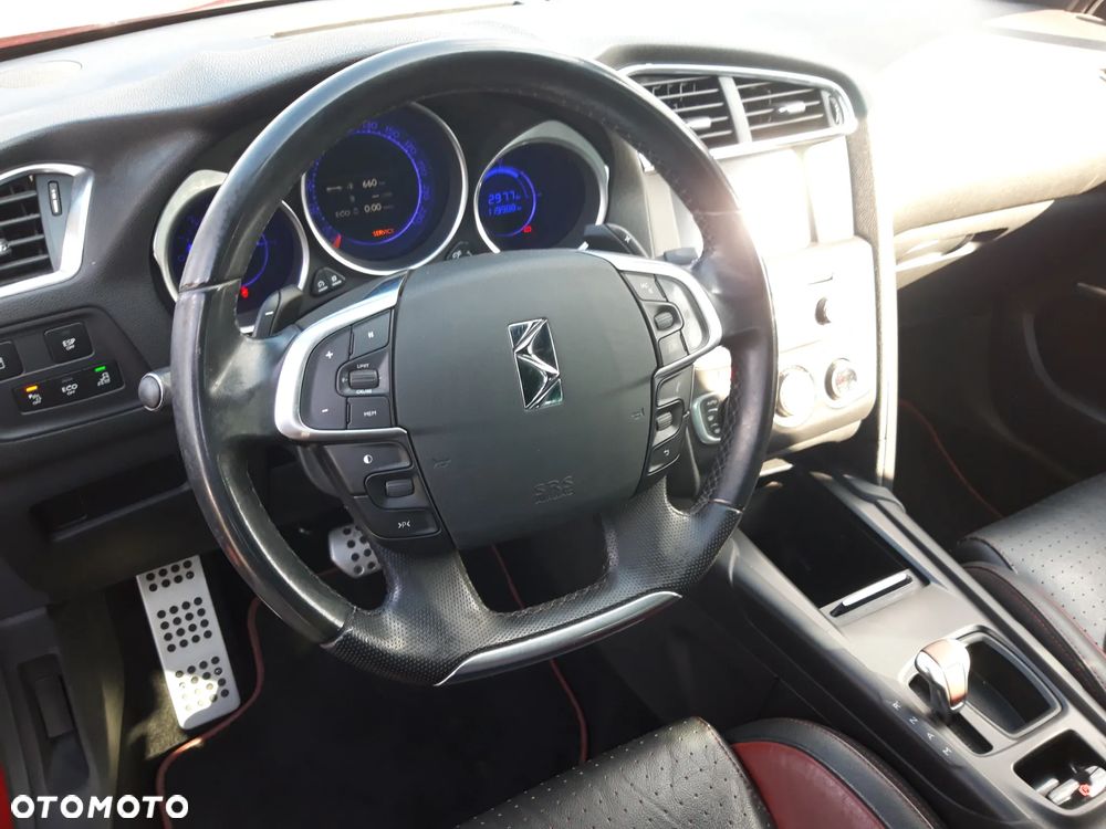 Citroën DS4 e-HDi 115 ETG6 Urban Show - 16