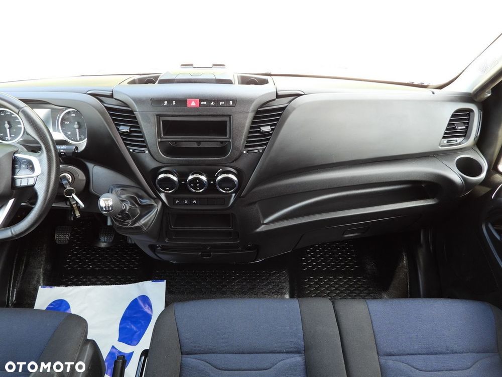 Iveco DAILY 35C16 FURGON BRYGADÓWKA 6 MIEJSC TEMPOMAT BLIŹNIACZE KOŁA KLIMATYZACJA  160KM - 28