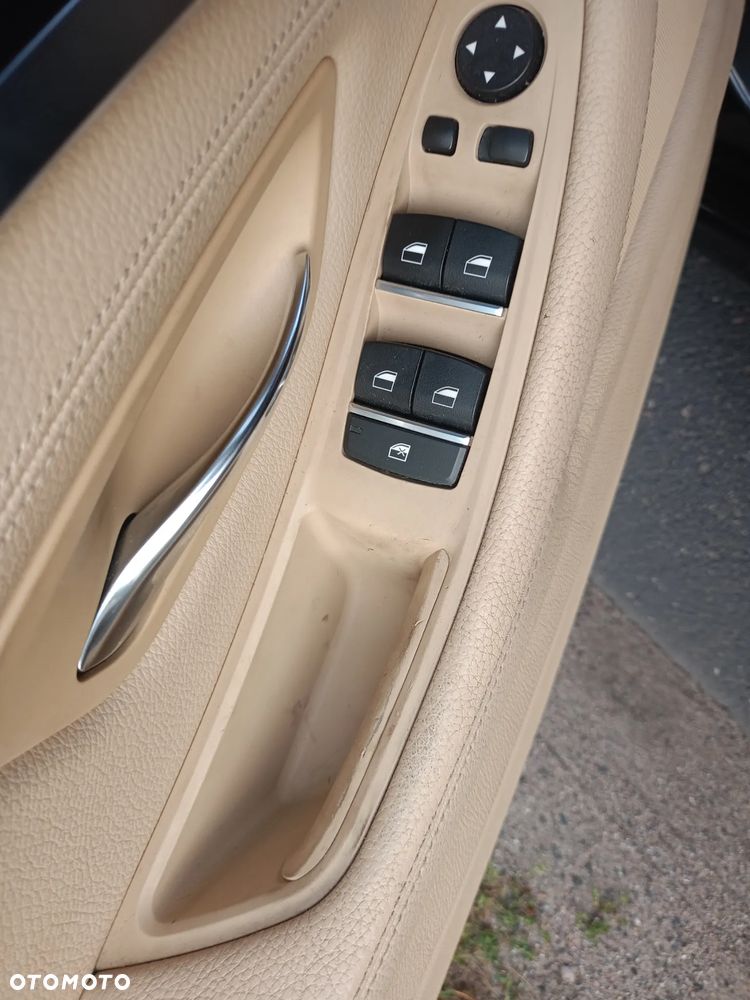 BMW Seria 5 518d Luxury Line - 13