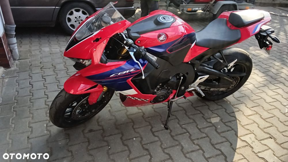 Honda CBR - 1