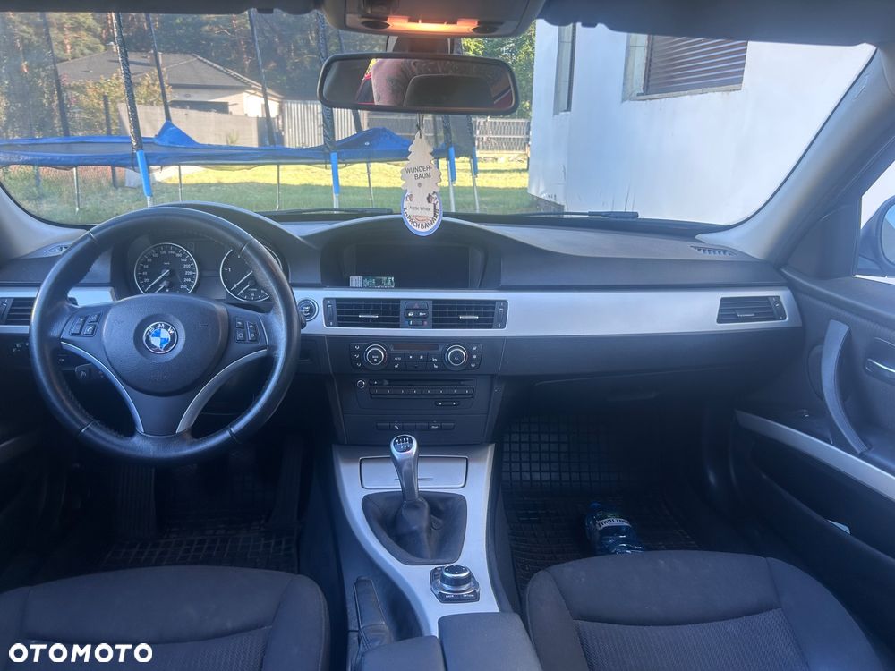 BMW Seria 3 318d DPF - 8