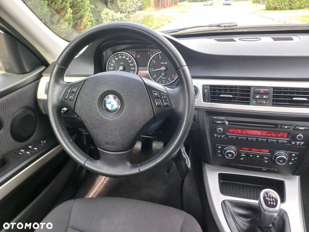 BMW Seria 3 318i Edition Exclusive - 30