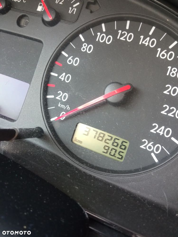 Volkswagen Passat 1.9 TDI CL - 25