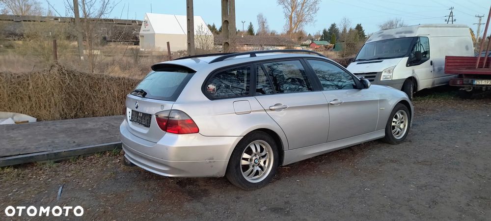 BMW Seria 3 318d - 3