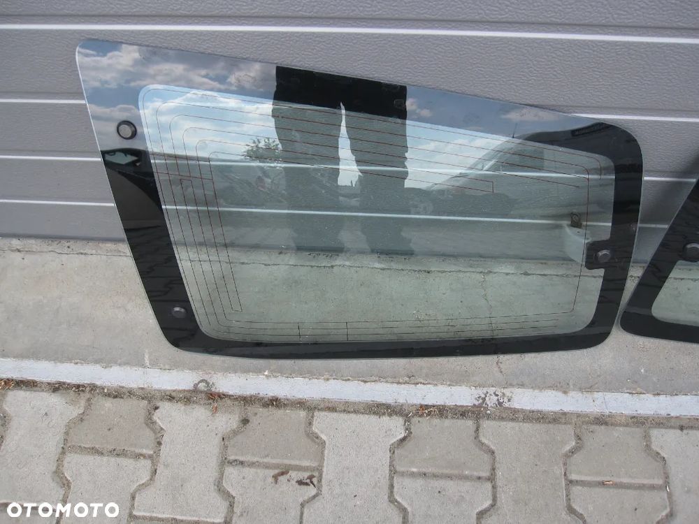 Mitsubishi Pajero 3,2DID 3D szyba karoseryjna tył tylna prawa lewa - 3