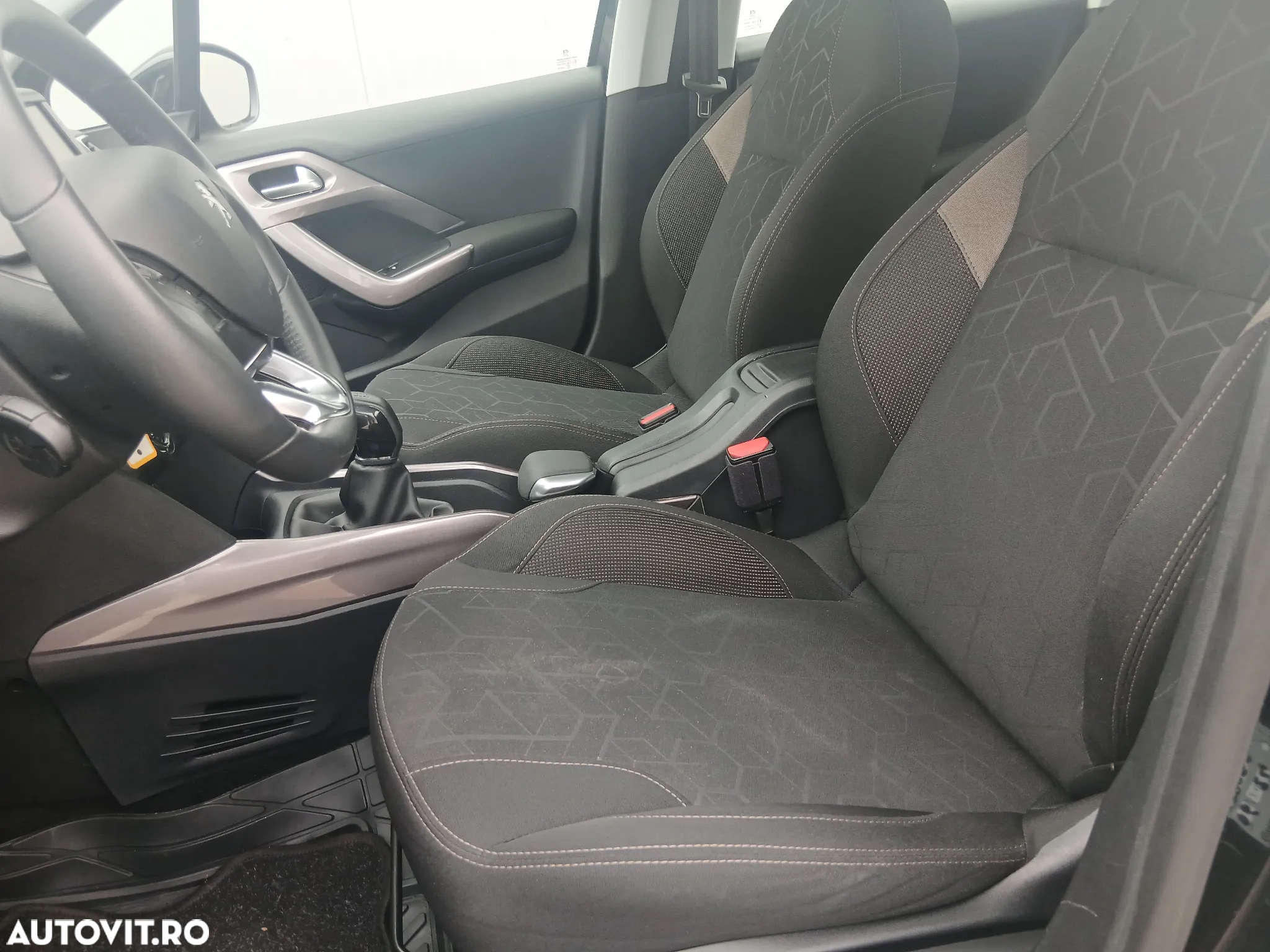 Peugeot 2008 1.2 L PureTech Active - 10