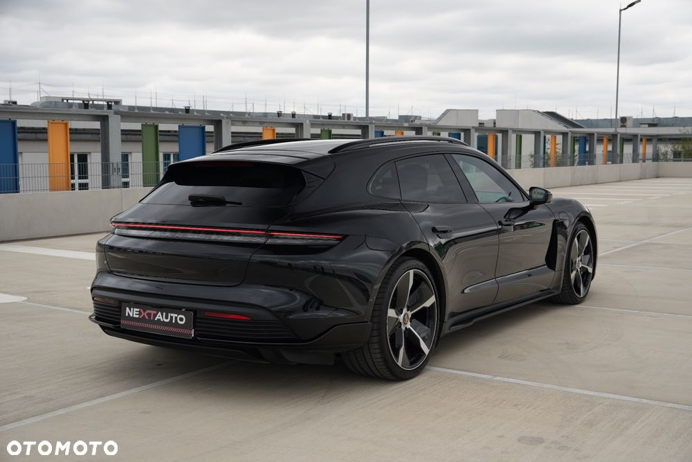 Porsche Taycan Turbo - 12